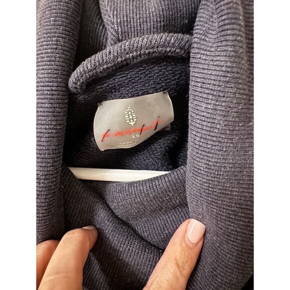 FREE PEOPLE MOVEMENT Last Chance Pullover XS - Picture 7 of 7